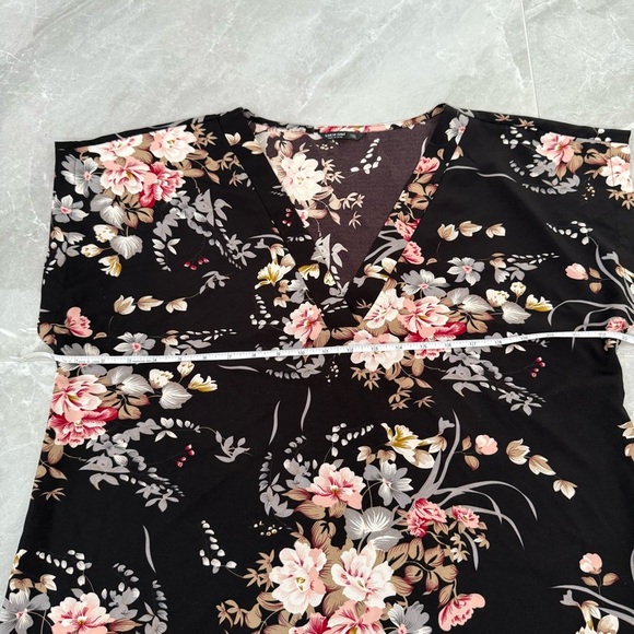 Women’s SHEIN Curve Floral Print High Low V-Neck Cap Sleeve Top Plus Size 1XL - Picture 15 of 16